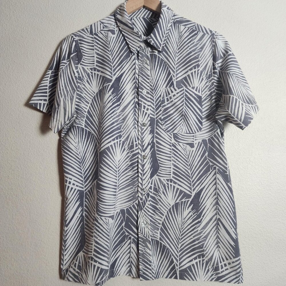 Vuori Palm Leaf Button Shirt Mens Small Gray White Short Sleeve Casual Tropical